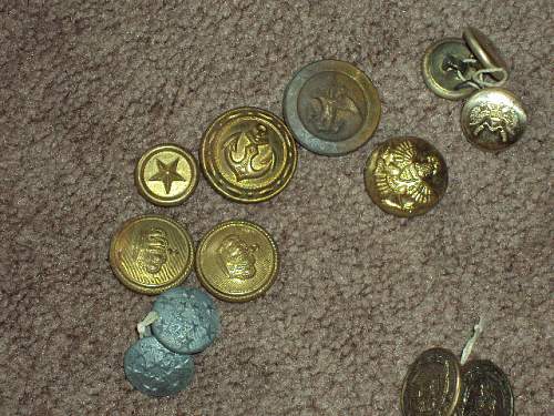 Military buttons or commercial junk ??