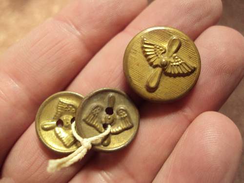 Military buttons or commercial junk ??