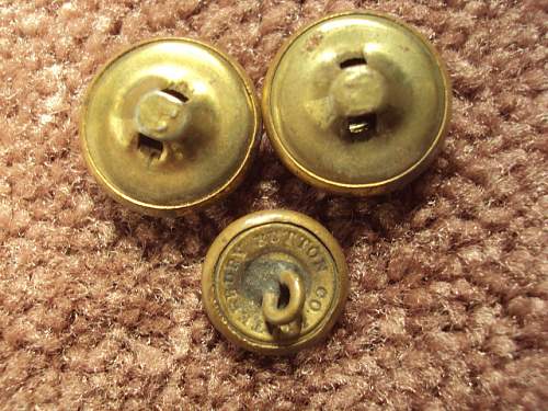 Military buttons or commercial junk ??