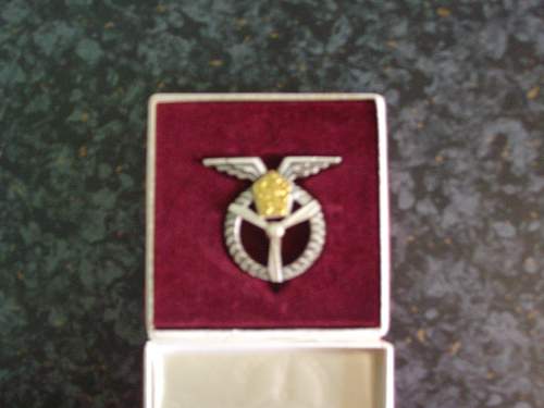 Unidentified WW2 Badge