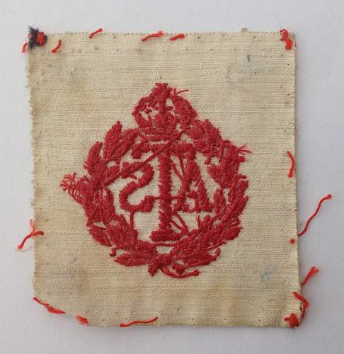 Ats cloth cap badge,red on white..any ideas