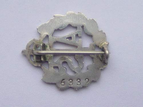 The early 1939 ATS silver lapel badge issued in lieu of uniform