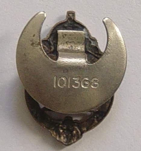 British Territorial Army lapel badge
