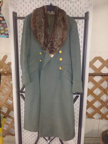 WW2 German /Italian Overcoat ??