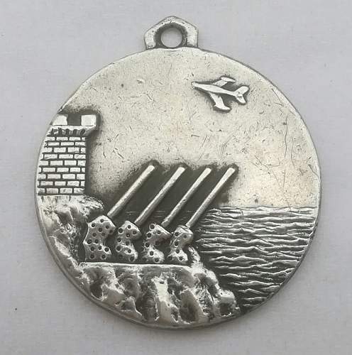 Post ww2 ?!?! Italian Navy Artillery Silver Medal