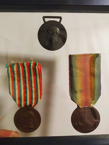 My first Italian items: WW1 WW2 Medals and letter from Stalag 367. Handwriting help