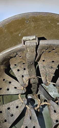 WWII era Italian M33 helmet identification