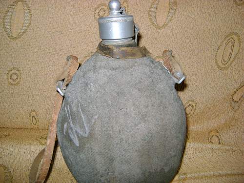 NEED HELP    Italian ww2 waterbottle