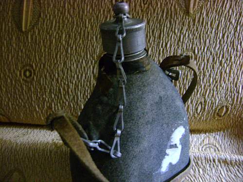 NEED HELP    Italian ww2 waterbottle