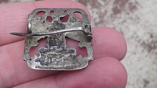 Italian Cap Badge ??