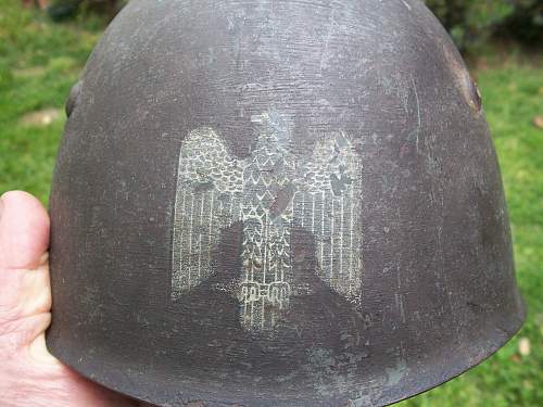 Need some help on an Italian M33 Helmet