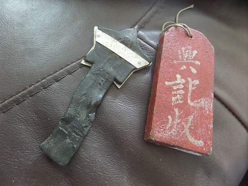Help needed with a couple of items are they Japanese or Chinese ?