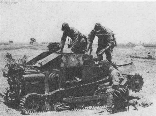 Italian tank against japanese army during sino-japanese war