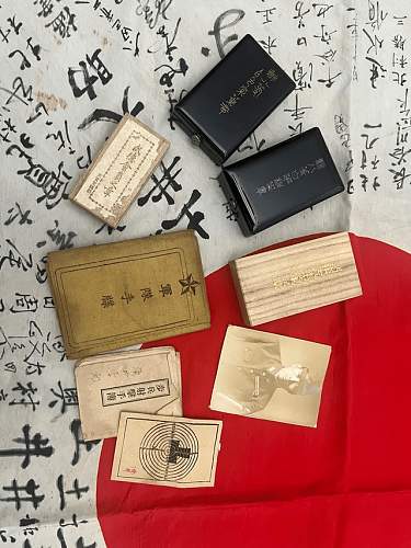 Need opinion on Japanese medals and flag