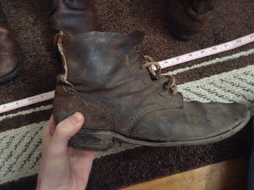 Two pairs of Japanese WW2 boots, real or fake? Thoughts?