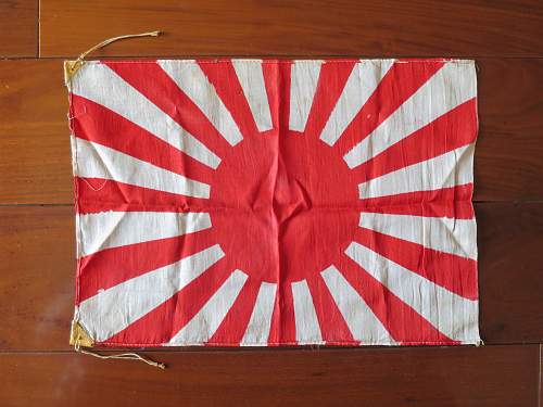How do you tell if the Japanese flags are from WWII or the repro one? Different corners?