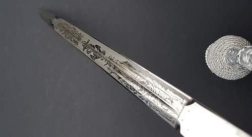 Kriegsmarine 2nd model Höller etched dagger with portepee hangers and hammered scabbard