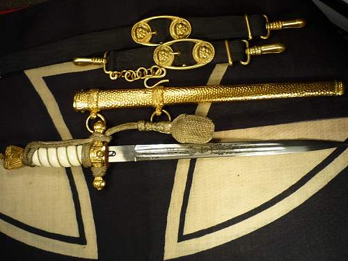 Kreigsmarine 2nd model WKC etched dagger with portepee hangers and hammered scabbard. - Kassel Show find