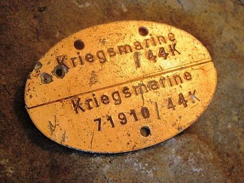 Kriegsmarine 2nd model unmarked dagger buckle ID disc and hangers for sale