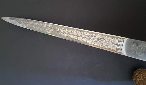 Kriegsmarine 2nd model Alcoso etched dagger with portepee and hangers