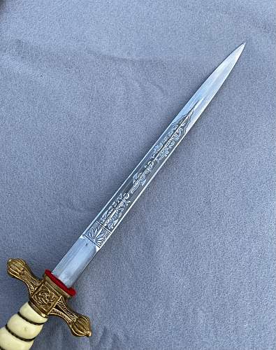 Kriegsmarine 2nd model P.D. Lüneschlöss etched dagger with hammered scabbard