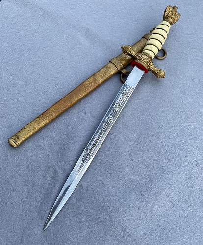 Kriegsmarine 2nd model P.D. Lüneschlöss etched dagger with hammered scabbard