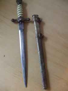 Kriegsmarine 2nd model dagger Question