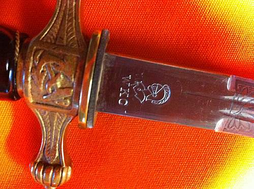 Kriegsmarine 2nd model WKC etched dagger with black grip chained hanger and M38 pommel