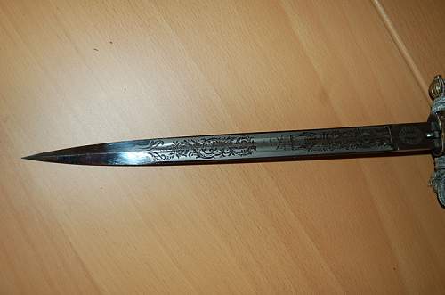 Kriegsmarine 2nd model Höller etched dagger with belt hanger and portepee