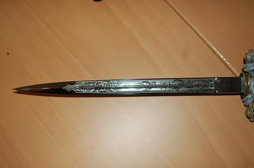 Kriegsmarine 2nd model Höller etched dagger with belt hanger and portepee