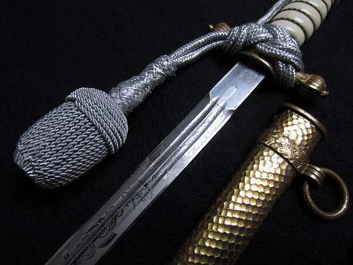 Kriegsmarine 2nd model Höller etched dagger with hammered scabbard hanger belt and portepee