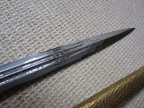 Kriegsmarine 2nd model Alcoso etched dagger with hammered scabbard orange grip and portepee