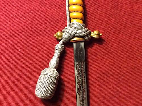 Kriegsmarine 2nd model Höller etched dagger with orange grip and portepee