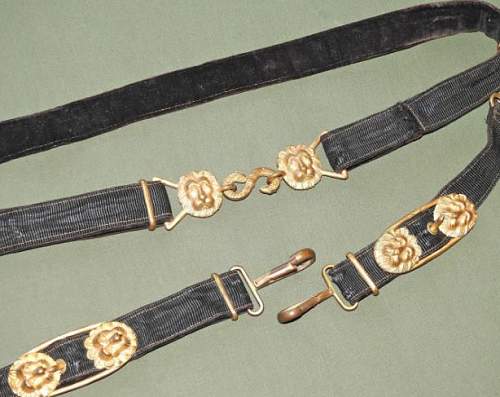 KRIEGSMARINE. ANOFFICER'S BELT WITH DAGGER HANGERS - variation or fake?