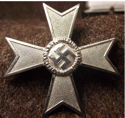 Kriegsverdienstkreuz 1 Klasse ohne Schwertern for Assessment