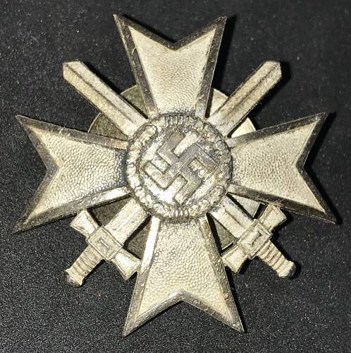 Kriegsverdienstkreuz Klasse 1 mit schwertern, L/52 screwback