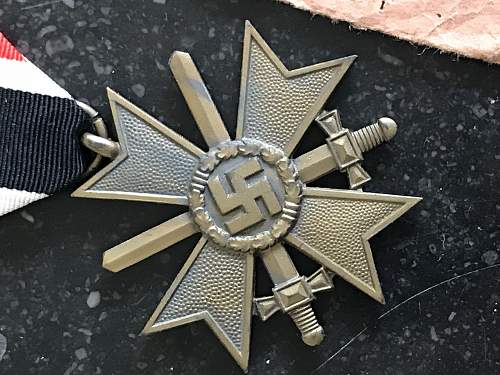 Identifying this Kriegsverdienstkreuz 2.Klasse mit Schwertern