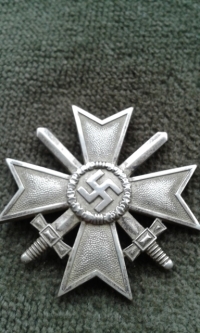 Kriegsverdienstkreuz erste klasse mit schwerten- real or fake?