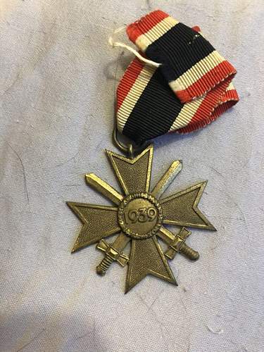 Authentic Kriegsverdienstkreuz 2.Klasse mit Schwertern?