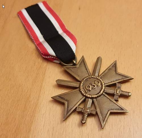 Need help with Kriegsverdienstkreuz 2.Klasse mit Schwertern