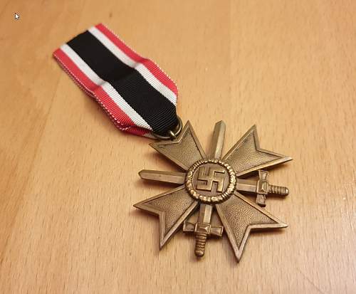 Need help with Kriegsverdienstkreuz 2.Klasse mit Schwertern