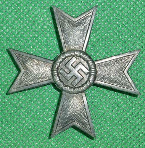 Kriegsverdienstkreuz 1. Klasse ohne Schwertern, need help