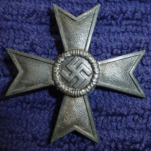 Kriegsverdienstkreuz 1. Klasse ohne Schwertern, need help