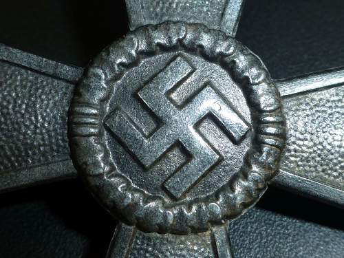 Kriegsverdienstkreuz 1. Klasse ohne Schwertern, need help