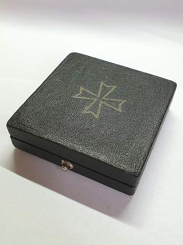 Etui für Kriegsverdienstkreuz 1.Klasse ohne Schwerter Original?