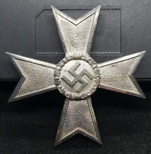 Kriegsverdienstkreuz 1.Klasse - A pair of Schickles