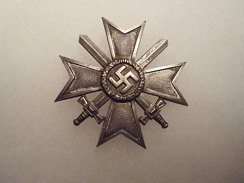 Kriegsverdienstkreuz 1.Klasse mit Schwertern help if real or fake