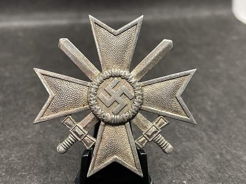 kriegsverdienstkreuz mit schwertern 1.klasse original or not?