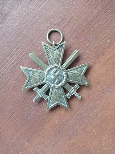 Kriegsverdienstkreuz 2.Klasse ohne Schwerter and mit Schwertern. Original?