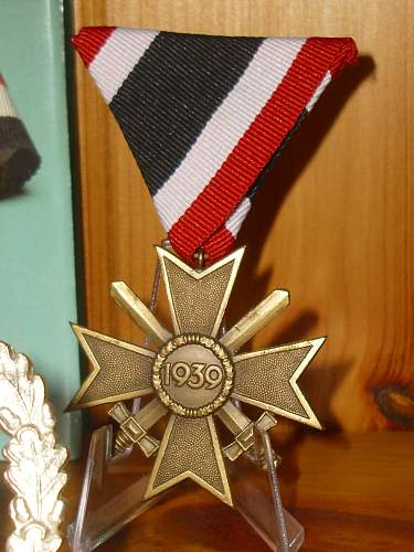 57er Kriegsverdienstkreuz 2.Klasse mit Schwertern on trifold.......